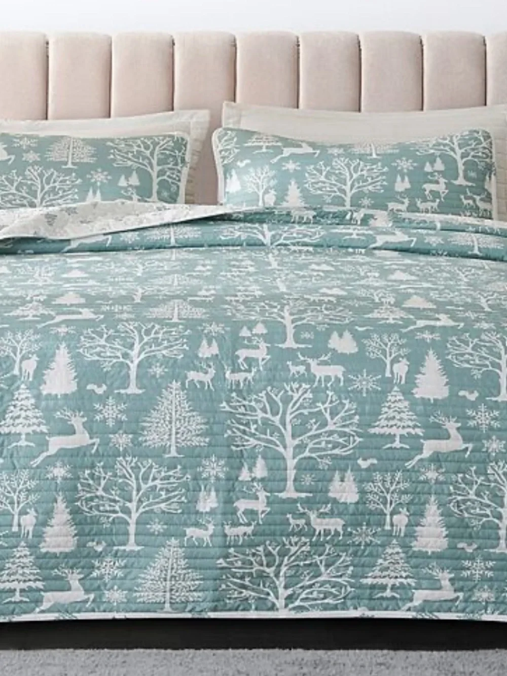 Winter Enchanted Woods Quilt Set Sage Green Woodland Pattern (Includes 2 Shams)